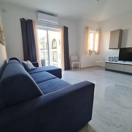 Apartment Seaside Serenity 5 - Few Mins Walk To The