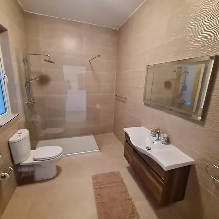 Apartment Seaside Serenity 5 - Few Mins Walk To The Is-Sellum