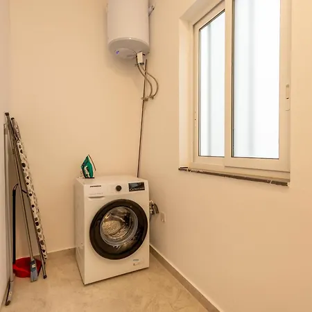 Seaside Serenity 5 - Few Mins Walk To The By Quicktrips *