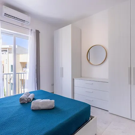 Seaside Serenity 5 - Few Mins Walk To The By Quicktrips Apartman *