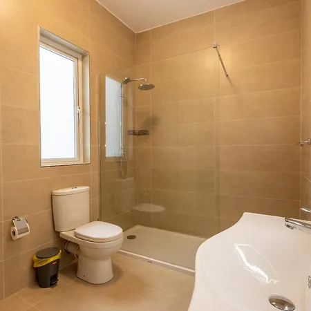 Seaside Serenity 5 - Few Mins Walk To The By Quicktrips Apartman