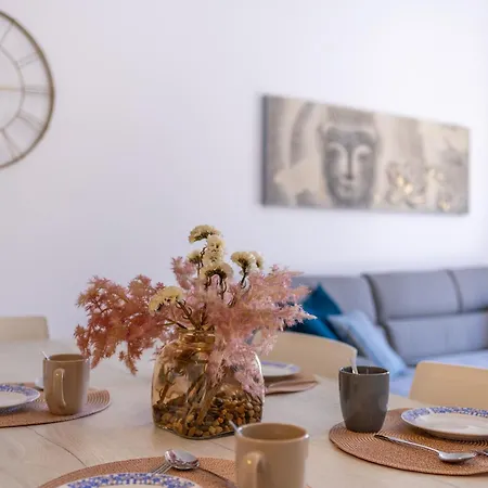 Seaside Serenity 5 - Few Mins Walk To The By Quicktrips Apartman