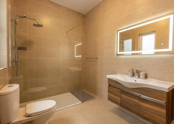 Apartment Seaside Serenity 5 - Few Mins Walk To The By Quicktrips