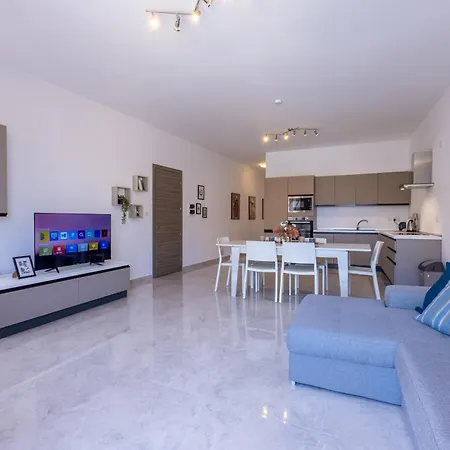 Apartment Seaside Serenity 5 - Few Mins Walk To The By Quicktrips *