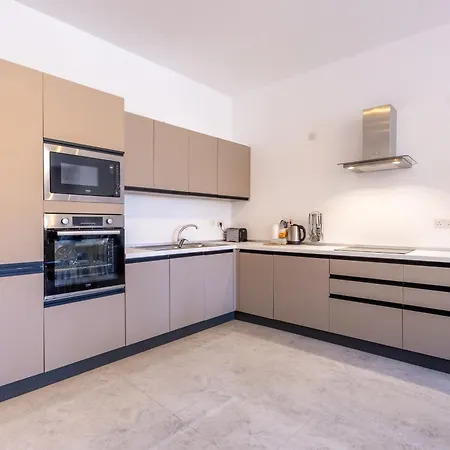 Apartment Seaside Serenity 5 - Few Mins Walk To The By Quicktrips *