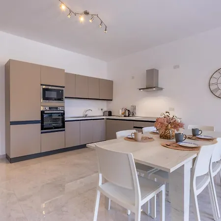 Apartment Seaside Serenity 5 - Few Mins Walk To The By Quicktrips Is-Sellum