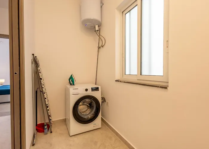 Seaside Serenity 5 - Few Mins Walk To The By Quicktrips *