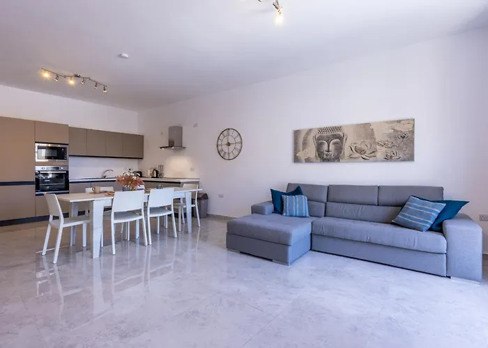 Seaside Serenity 5 - Few Mins Walk To The By Quicktrips Apartmán *