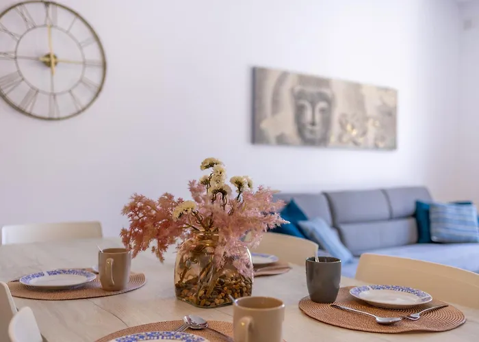 Seaside Serenity 5 - Few Mins Walk To The By Quicktrips Apartmán